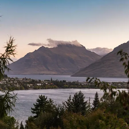 The Lookout Villa Queenstown Exterior photo